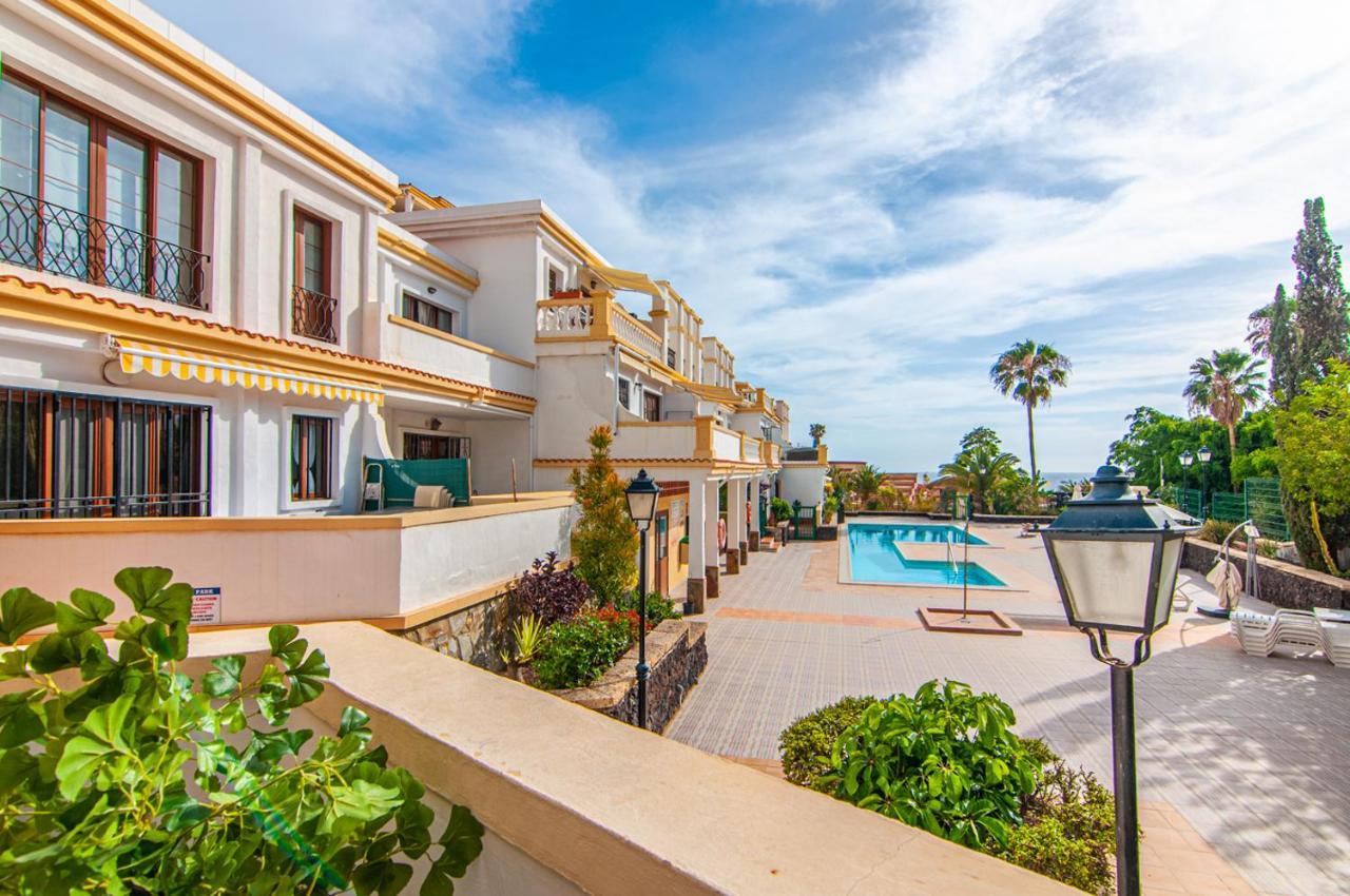 Romantic Apartment In Windsor Park Адехе Екстериор снимка