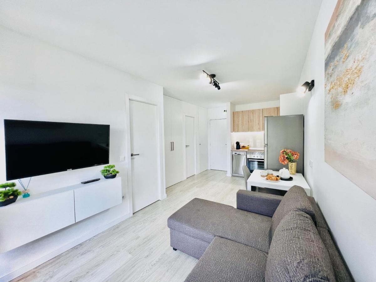 Romantic Apartment In Windsor Park Адехе Екстериор снимка