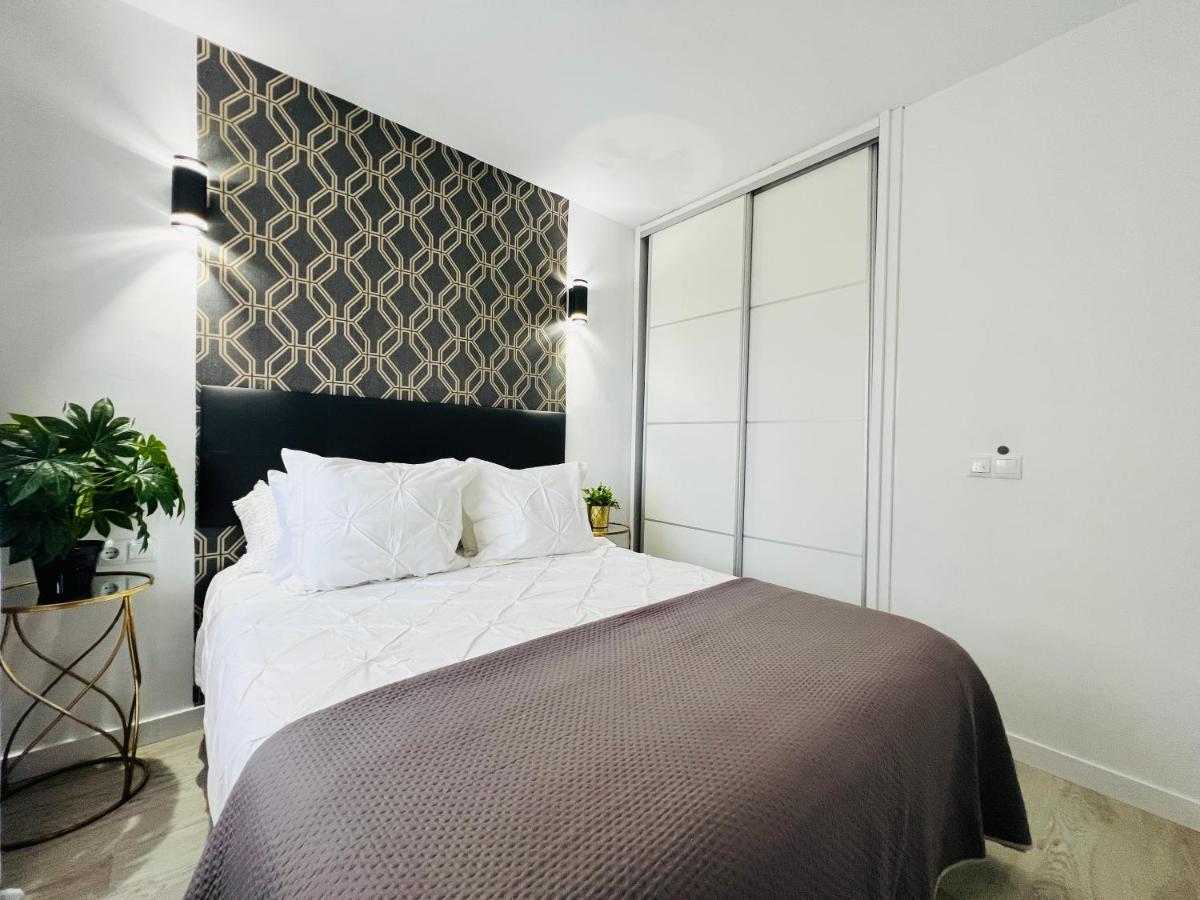 Romantic Apartment In Windsor Park Адехе Екстериор снимка